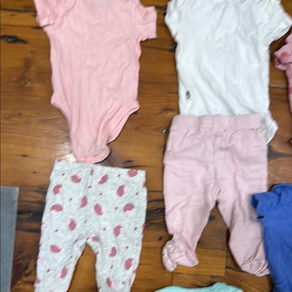 Assorted Bundle of Baby Onesies and Outfits Girl Size 0 to 3 months - Picture 11 of 14